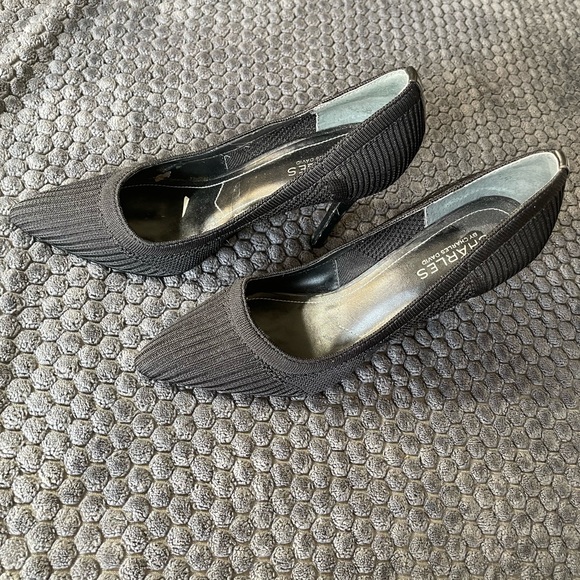 Charles Black Textured Heels. Size 8M - Picture 2 of 6